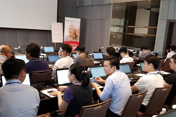 Nên Mua Hay Thuê Laptop Tổ Chức Sự Kiện